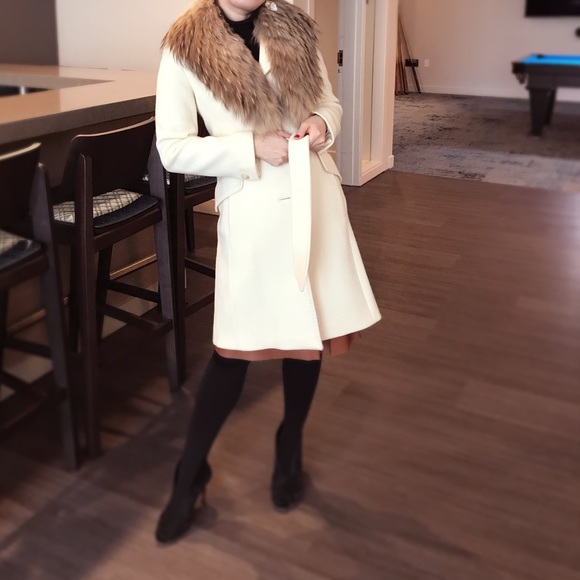 MaxMara Jackets & Blazers - 🔥HP🔥❤️MaxMara Coat with detachable fur collar❤️